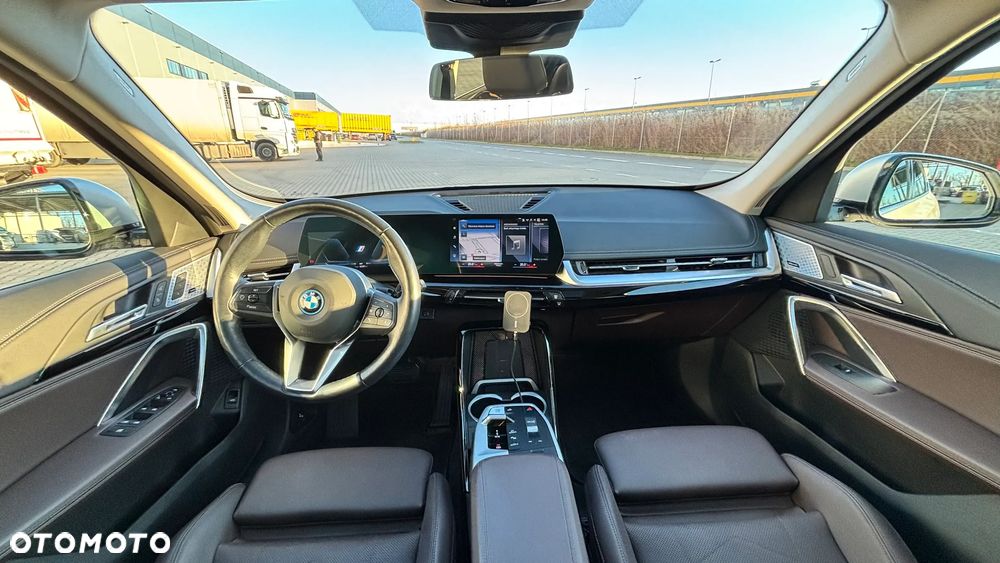 BMW iX1 - 12