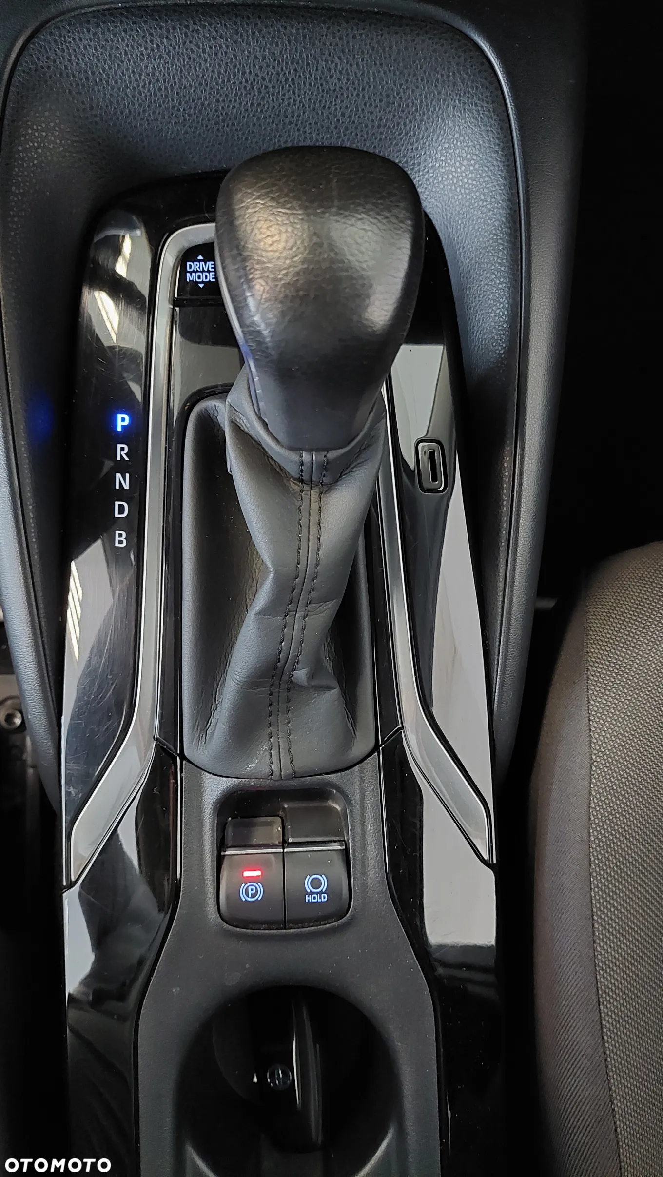 Toyota Corolla 1.8 Hybrid Comfort - 22