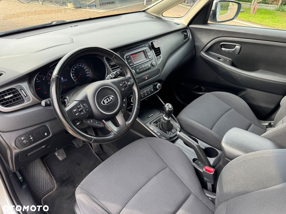 Kia Carens - 37