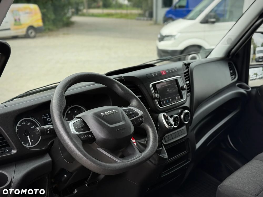 Iveco Daily 35C18 3.0 HPI 180KM / 2023 Rok Produkcji / Kontener 4,7m + Winda 750KG / 93.090KM PRZEBIEG / Automat Hi-Matic / ZAREJESTROWANY W PL - 29