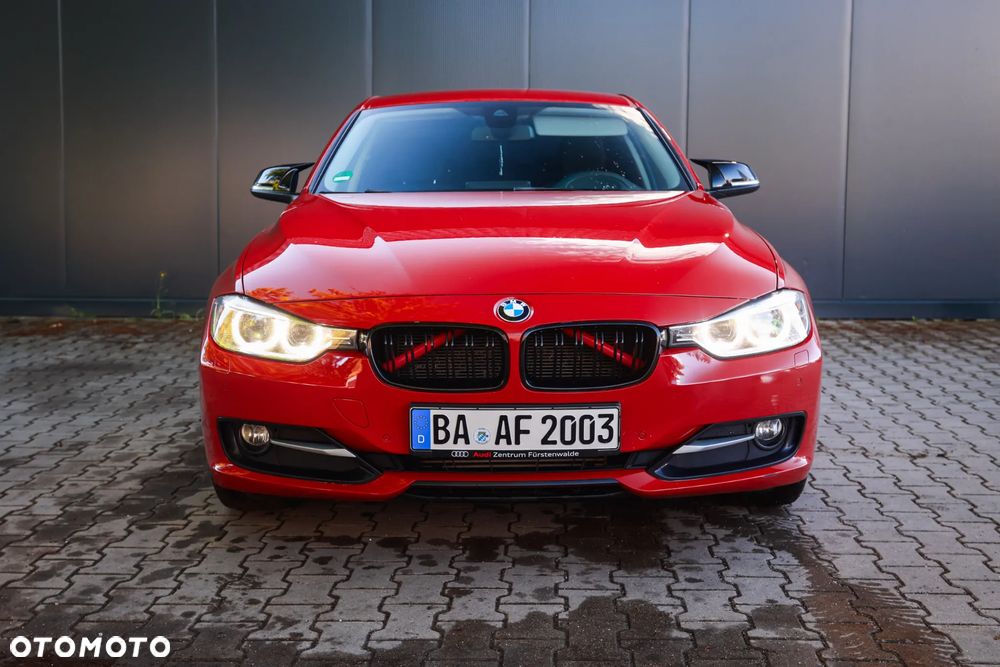 BMW Seria 3 320d DPF Edition Sport - 11