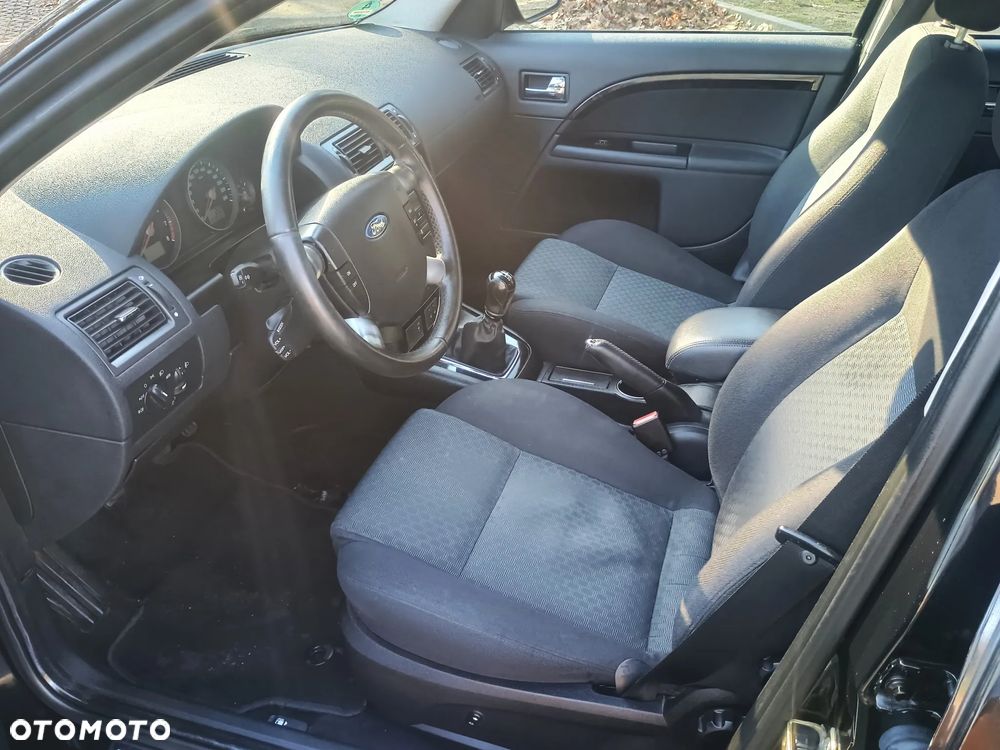 Ford Mondeo 1.8 Ghia - 8