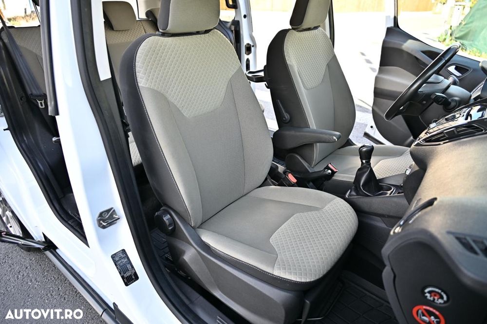 Ford Tourneo Courier 1.5 TDCi Trend - 29