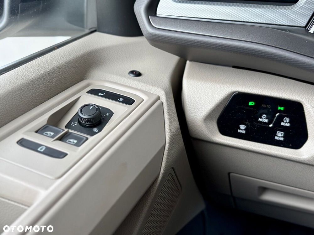 Volkswagen Multivan - 26