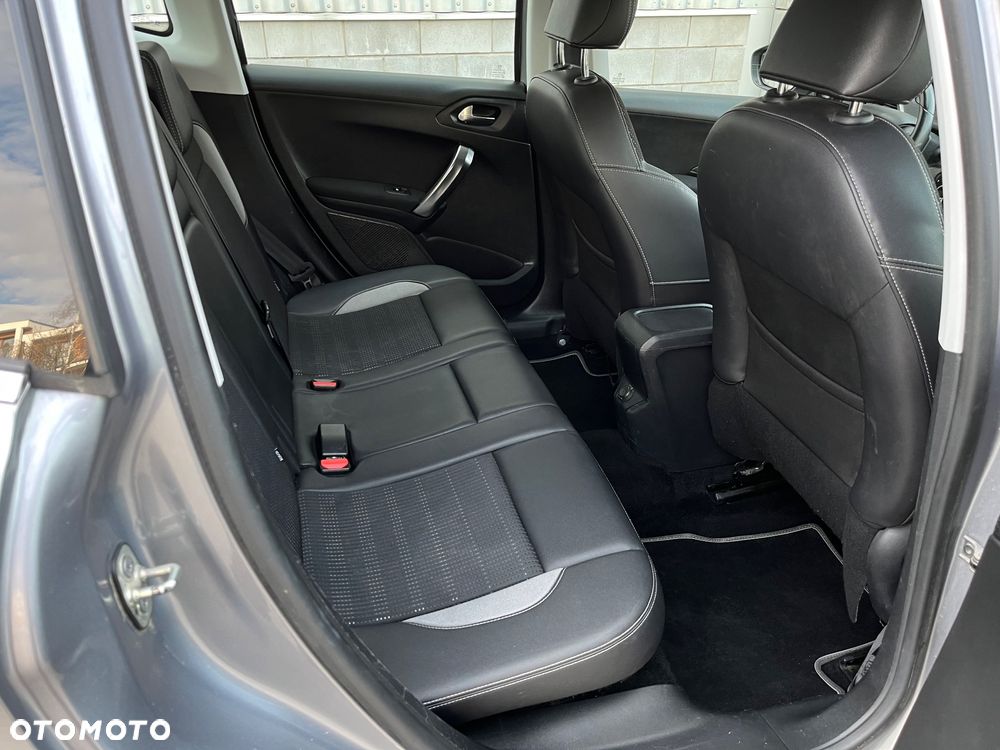 Peugeot 2008 1.6 e-HDi Allure S&S - 8