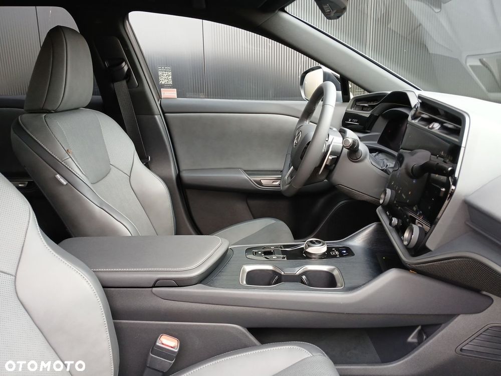 Lexus RZ - 30