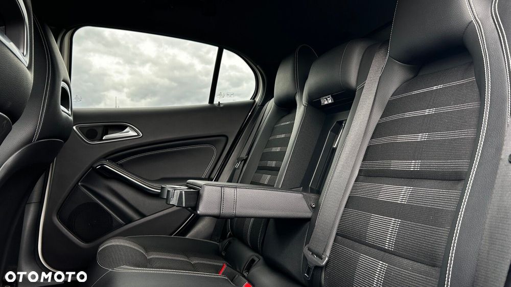 Mercedes-Benz GLA 200 7G-DCT Style - 27