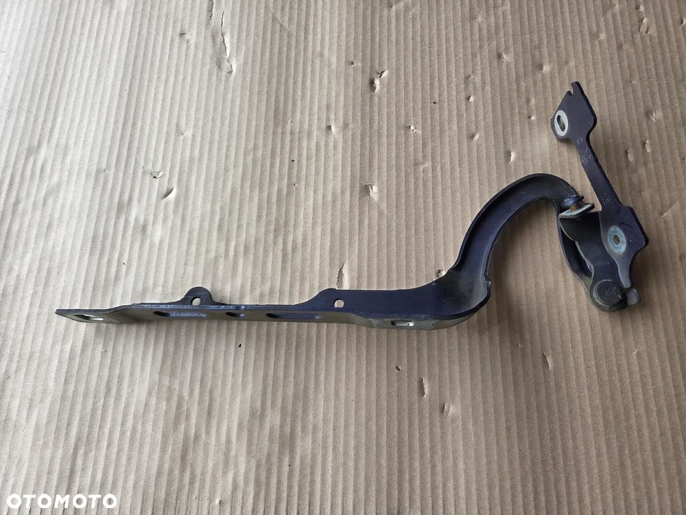 Zawias maski lewy Peugeot 208 KUC - 1