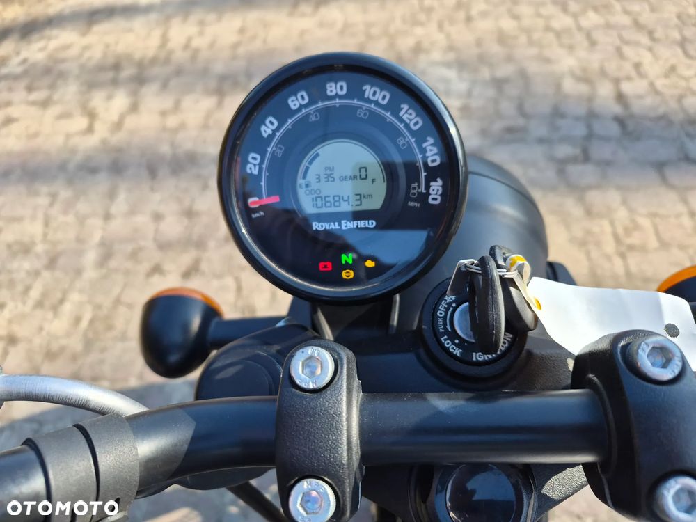 Royal Enfield HNTR - 15