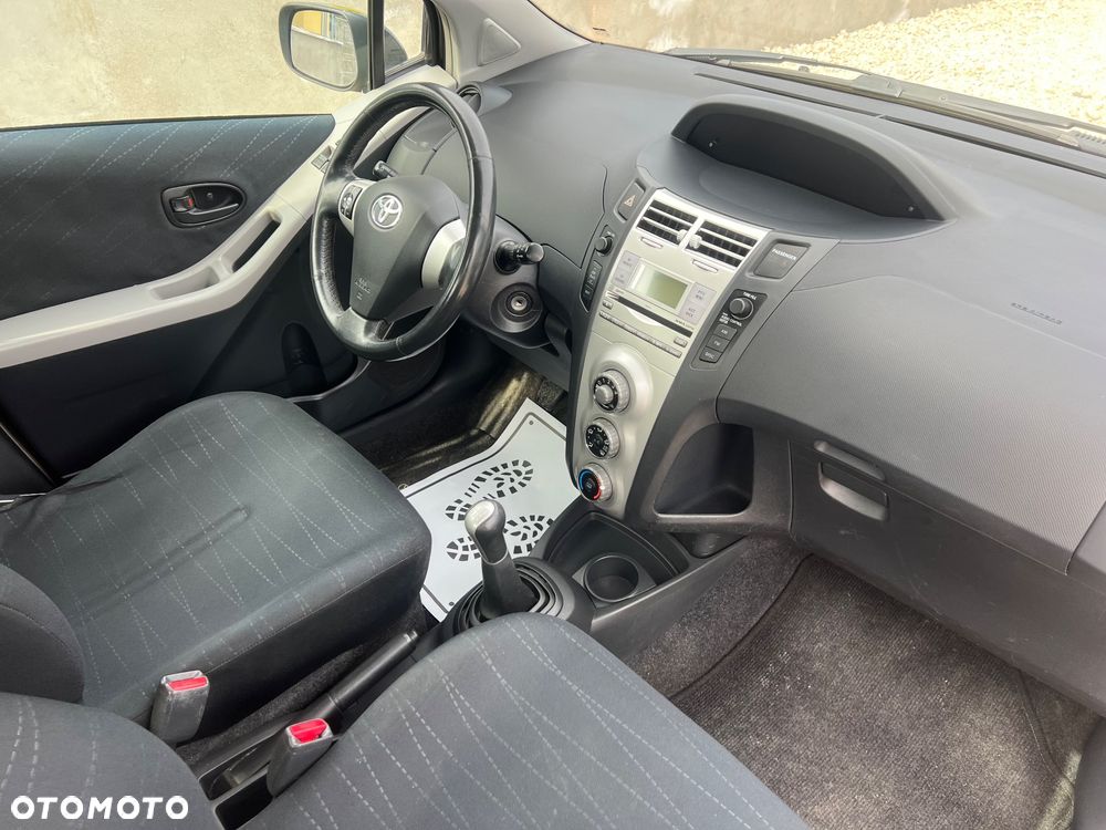 Toyota Yaris 1.3 VVT-i Team - 12