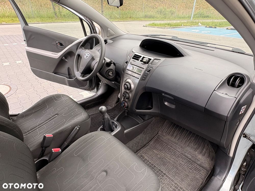 Toyota Yaris 1.0 Luna A/C - 11
