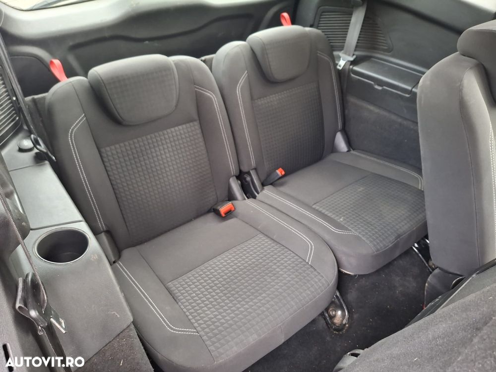 Ford C-Max - 8