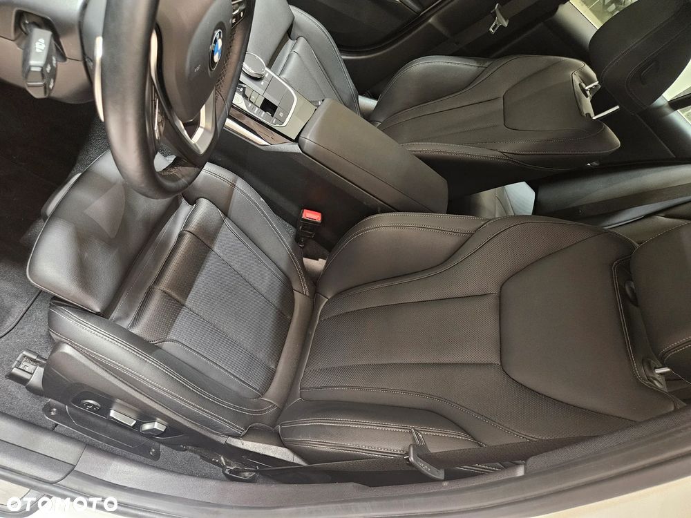 BMW Seria 3 330i - 11