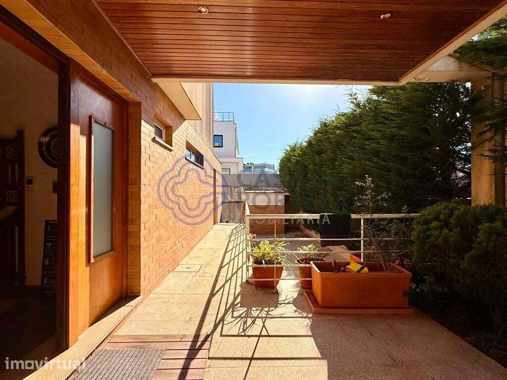 Moradia com 374 m2 de construção, com 4 quartos 3 frentes na Zona dos - Grande imagem: 3/43