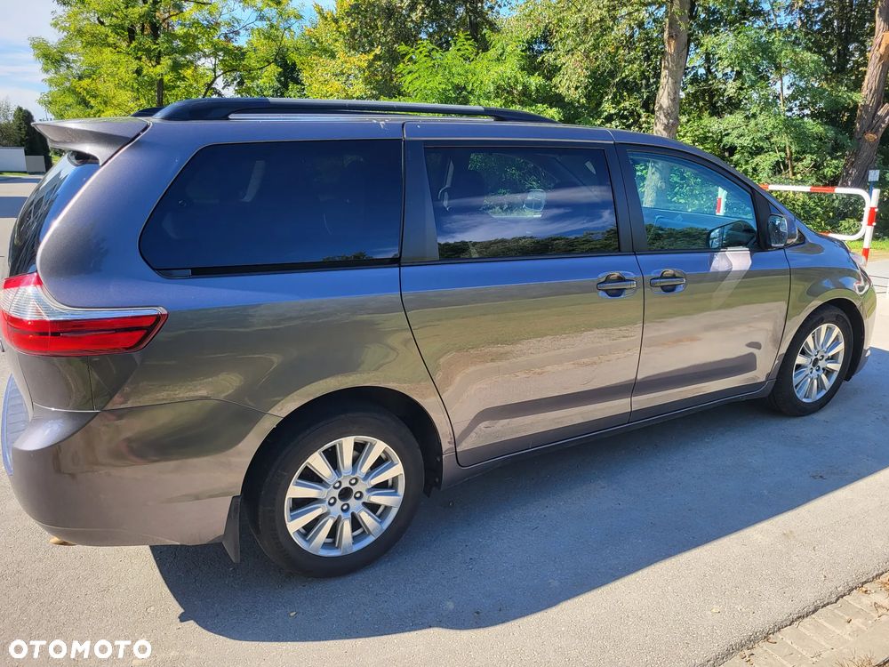 Toyota Sienna 3.5 V6 LE AWD - 18