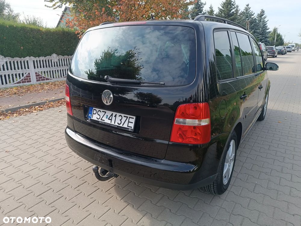 Volkswagen Touran - 26