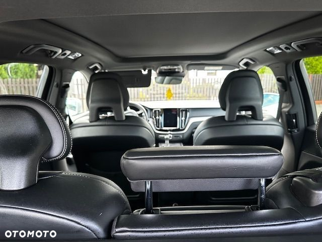 Volvo XC 60 D5 AWD R-Design - 9