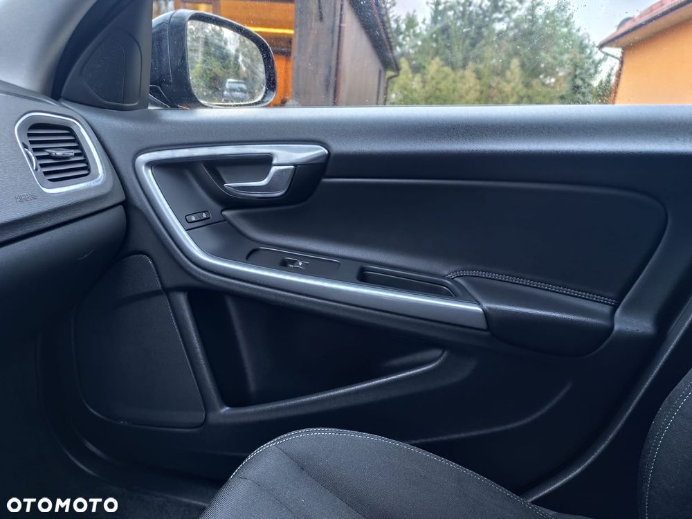 Volvo V60 Cross Country - 16