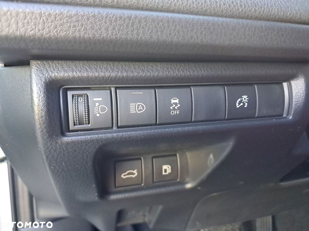 Toyota Camry - 22