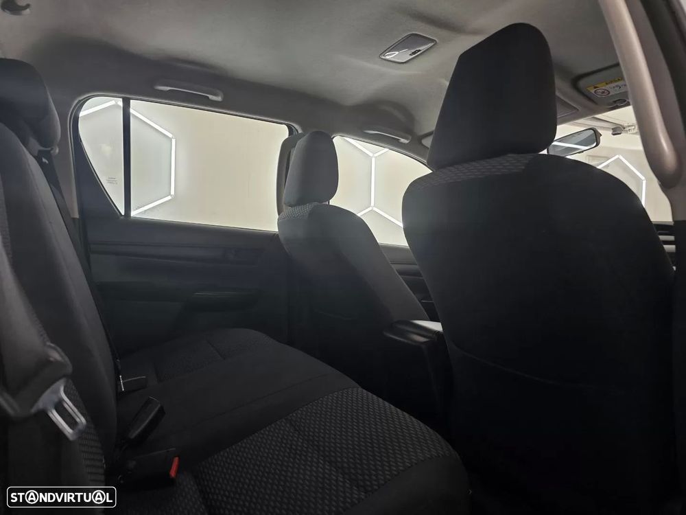 Toyota Hilux 2.4 D-4D 4WD CD CM - 18