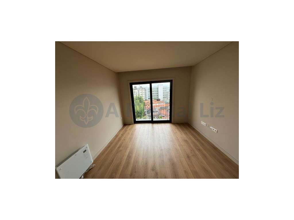 Apartamento T1 Duplex - junto à Rotunda da Boavista / Casa da Musica - Grande imagem: 2/16