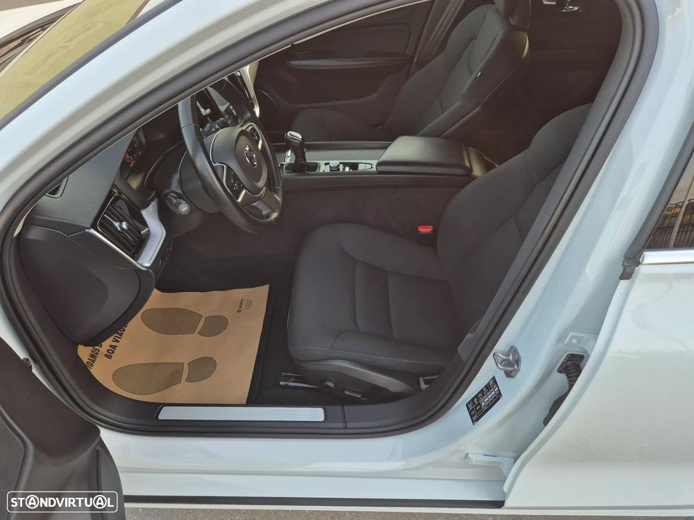 Volvo V60 2.0 D3 Momentum - 22