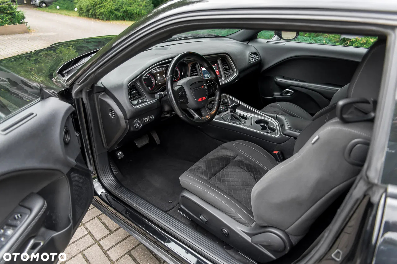 Dodge Challenger - 27