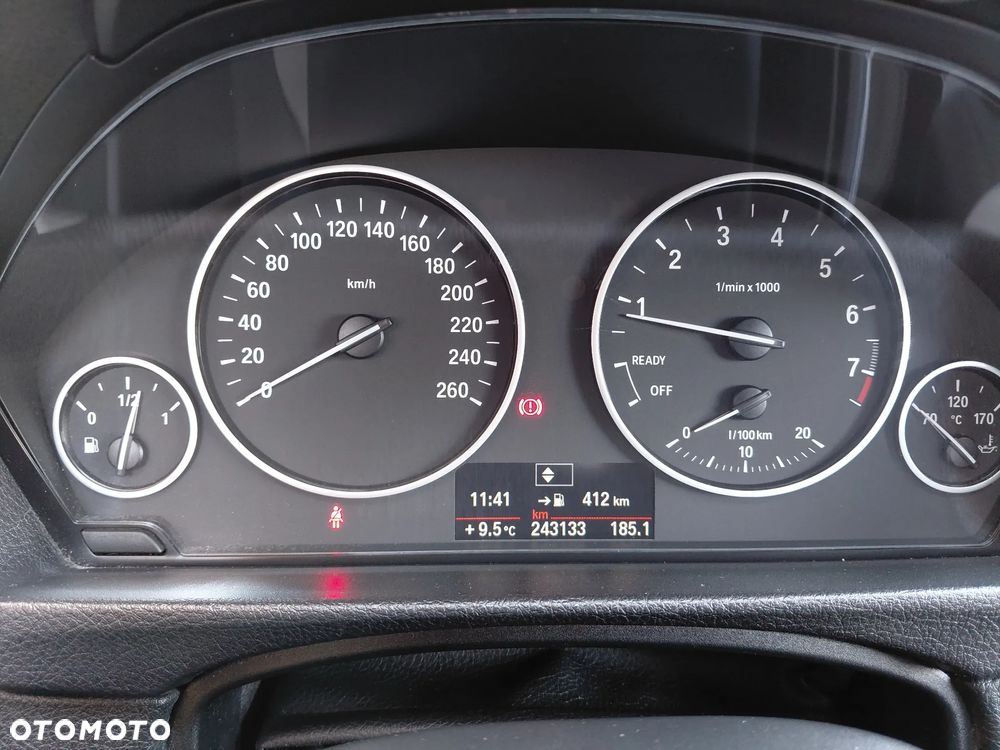 BMW Seria 3 320i Sport Line - 26