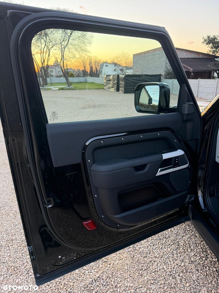 Land Rover Defender - 4
