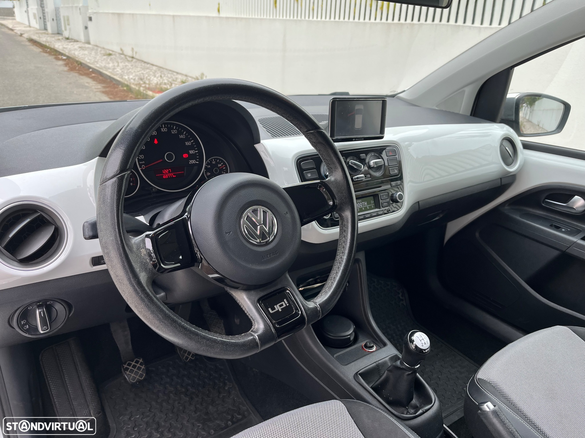 VW Up! 1.0 White - 7