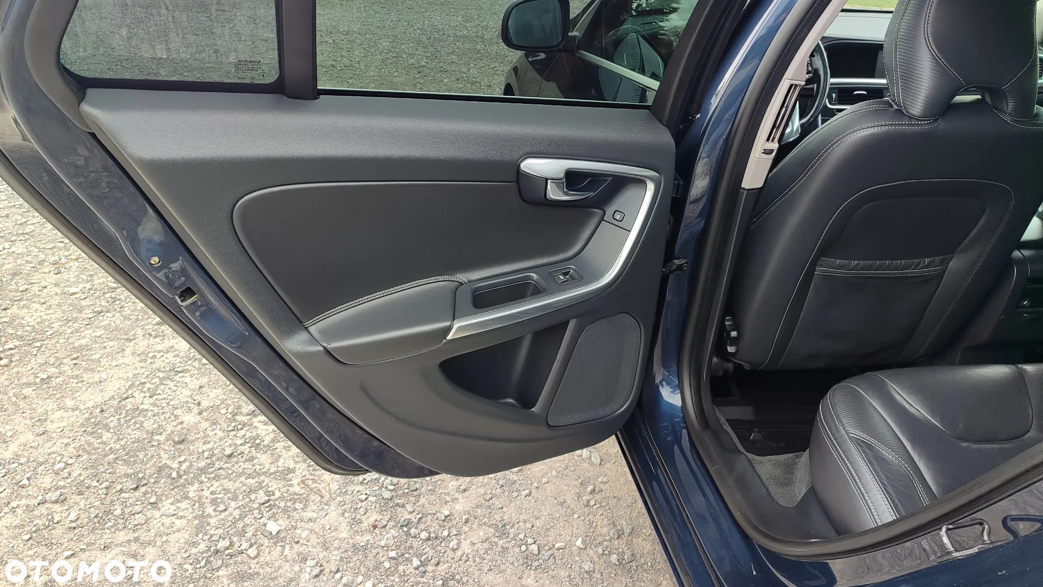 Volvo V60 D3 R-Design - 32