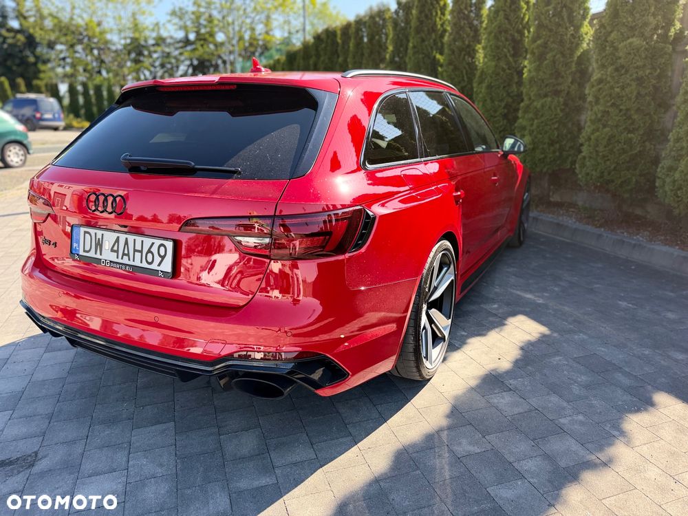 Audi RS4 Avant - 10