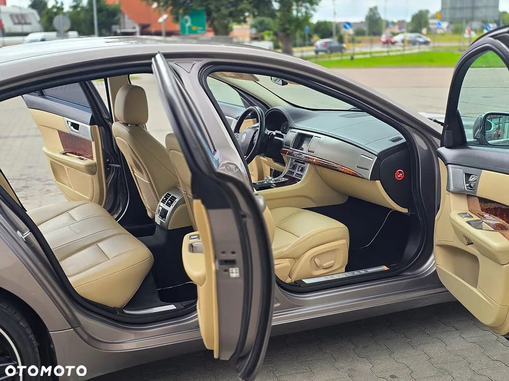Jaguar XF 2.2 D Premium Luxury - 1