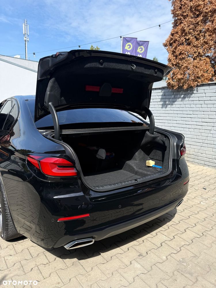 BMW Seria 5 518d mHEV - 39