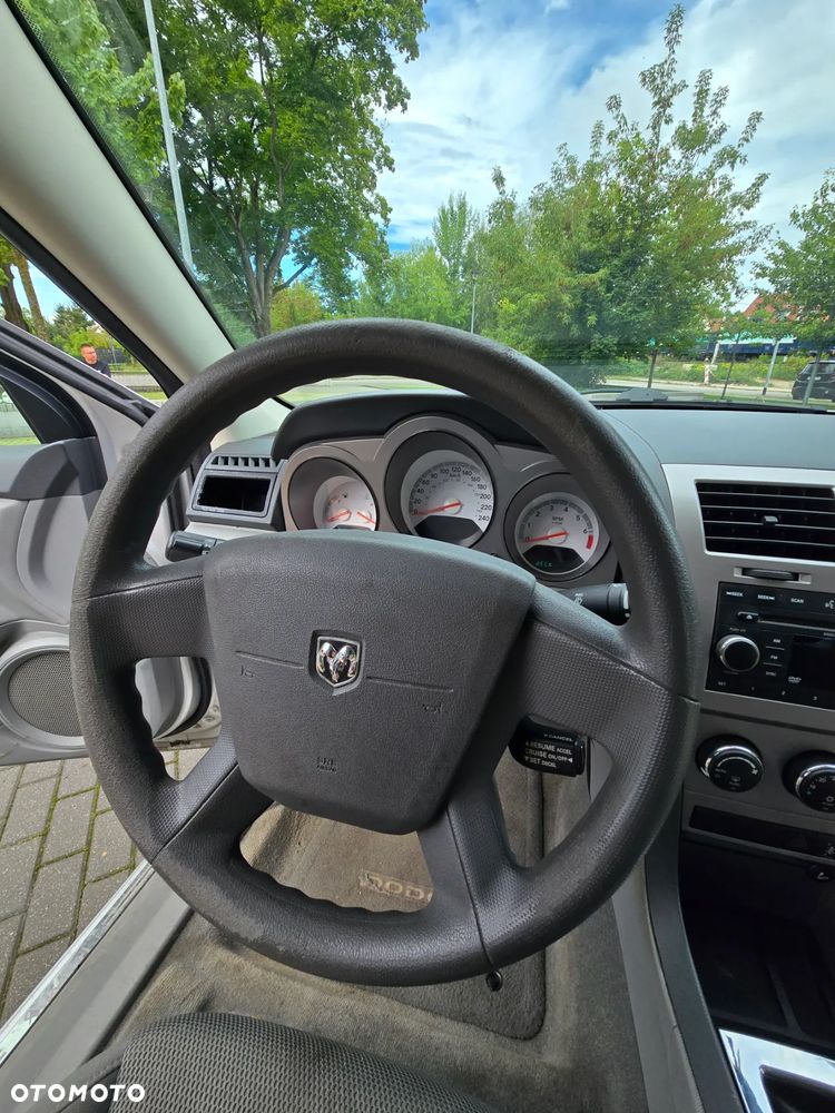Dodge Avenger - 33