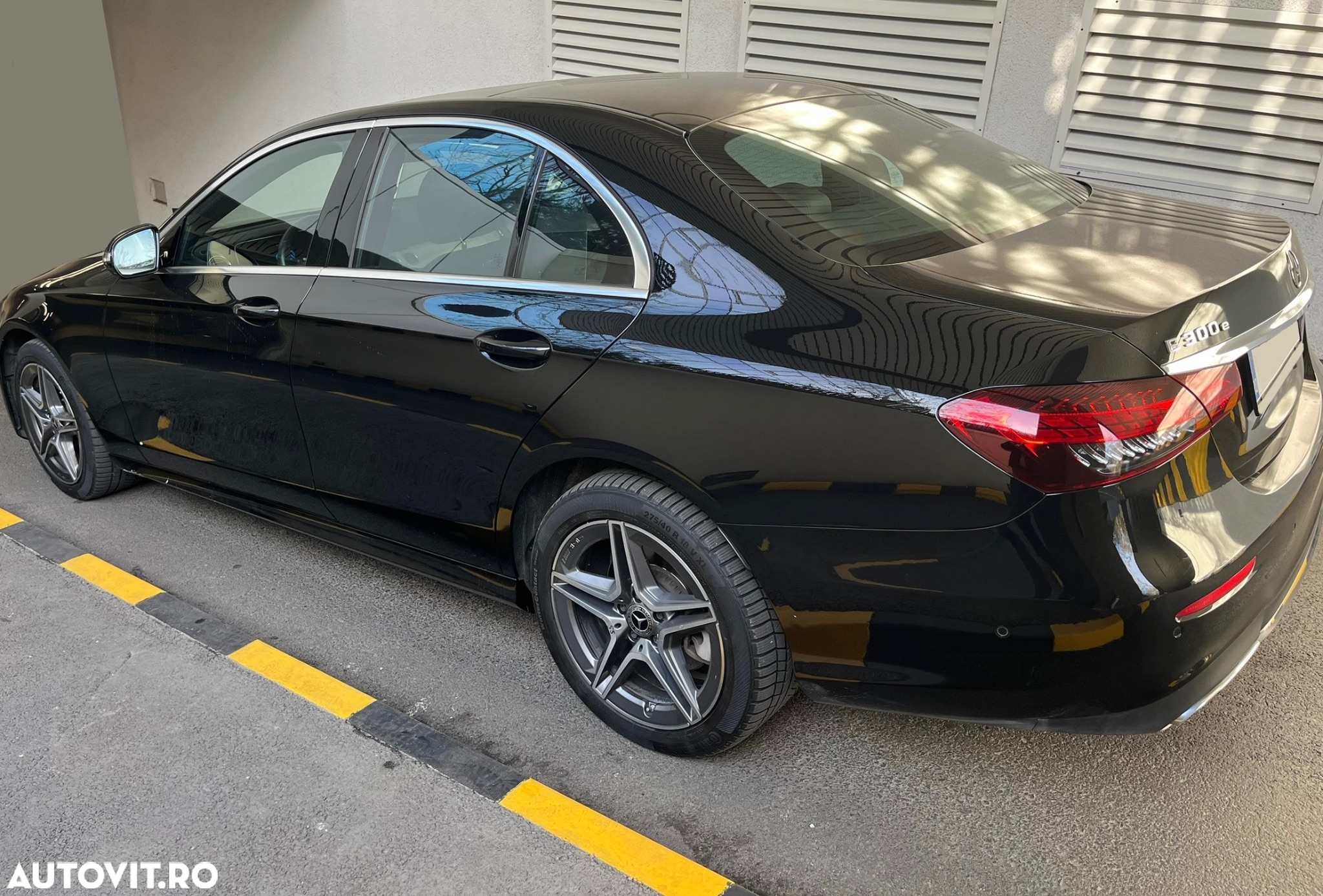 Mercedes-Benz E 300 4MATIC Aut. - 2