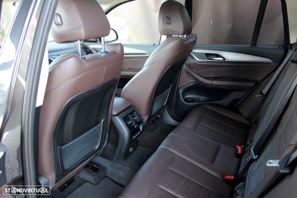 BMW X3 20 d xDrive Line Luxury - 8