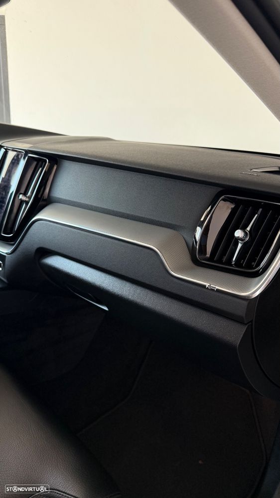 Volvo XC 60 2.0 T6 PHEV R-Design Expression AWD - 34
