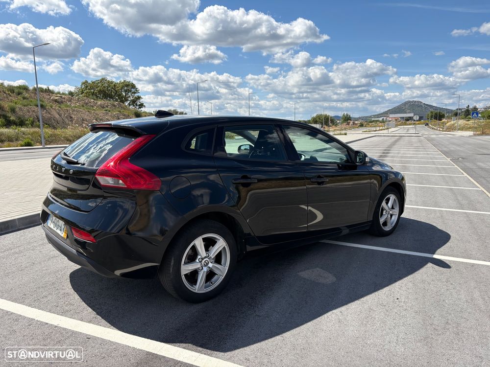 Volvo V40 2.0 D2 Momentum - 4