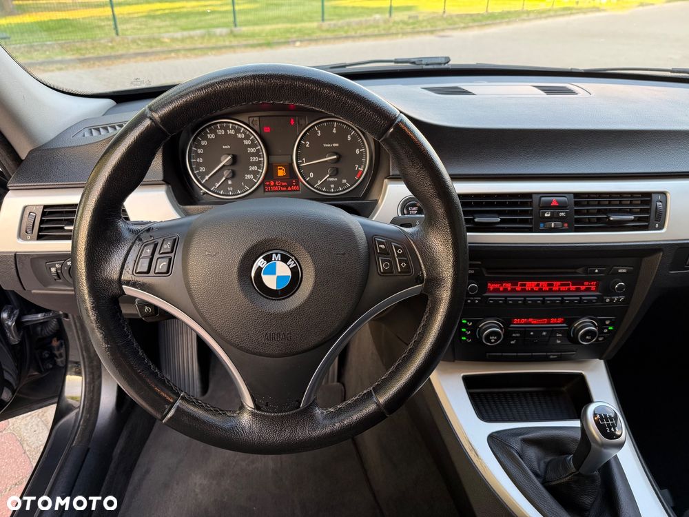 BMW Seria 3 320i - 16