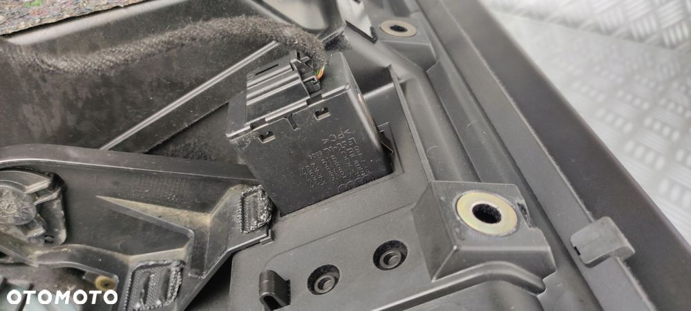 8Z1857095F schowek pasażera prawy w deskę pokrywa drzwiczki AUDI A2 1999-05 - 10
