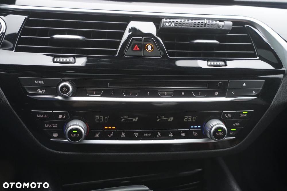 BMW Seria 5 520d Sport - 24