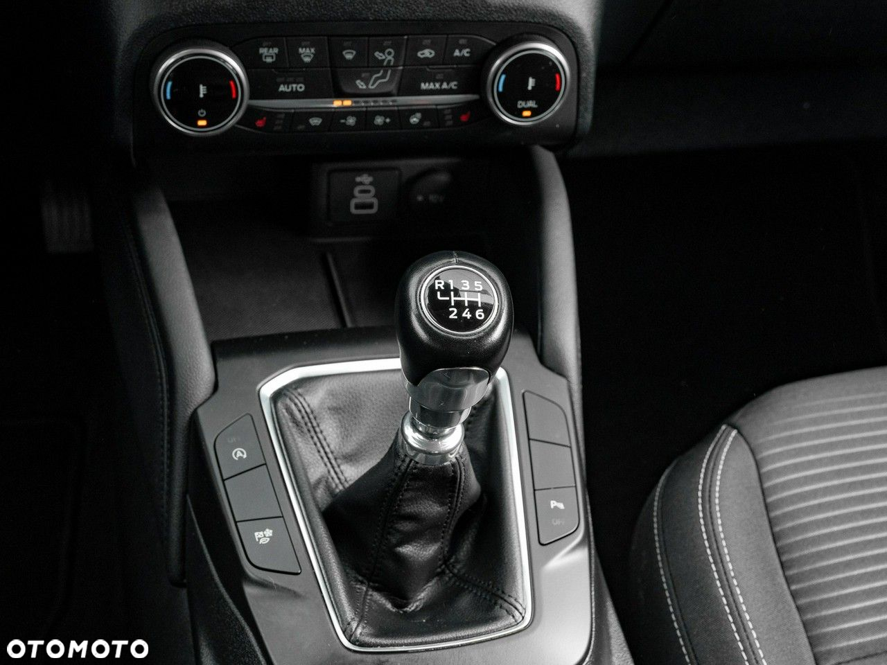 Ford Kuga 1.5 EcoBoost FWD Titanium - 19