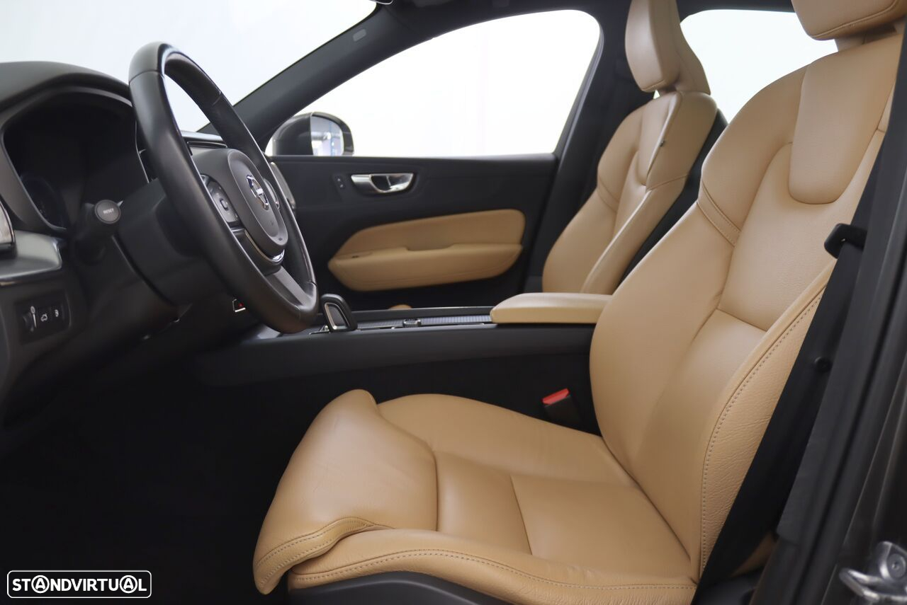 Volvo XC 60 2.0 T8 PHEV Momentum Plus AWD - 4