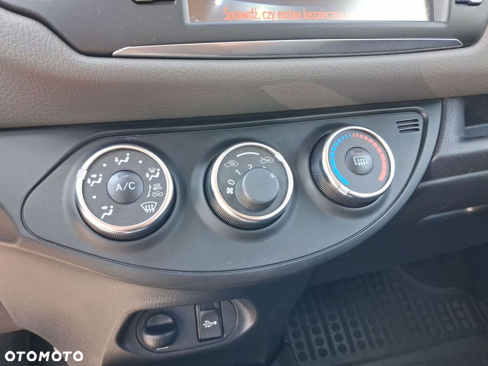 Toyota Yaris 1.5 Premium CVT - 27