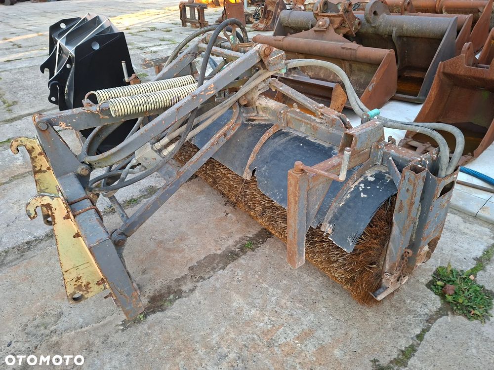 Zamiatarka do ładowarki