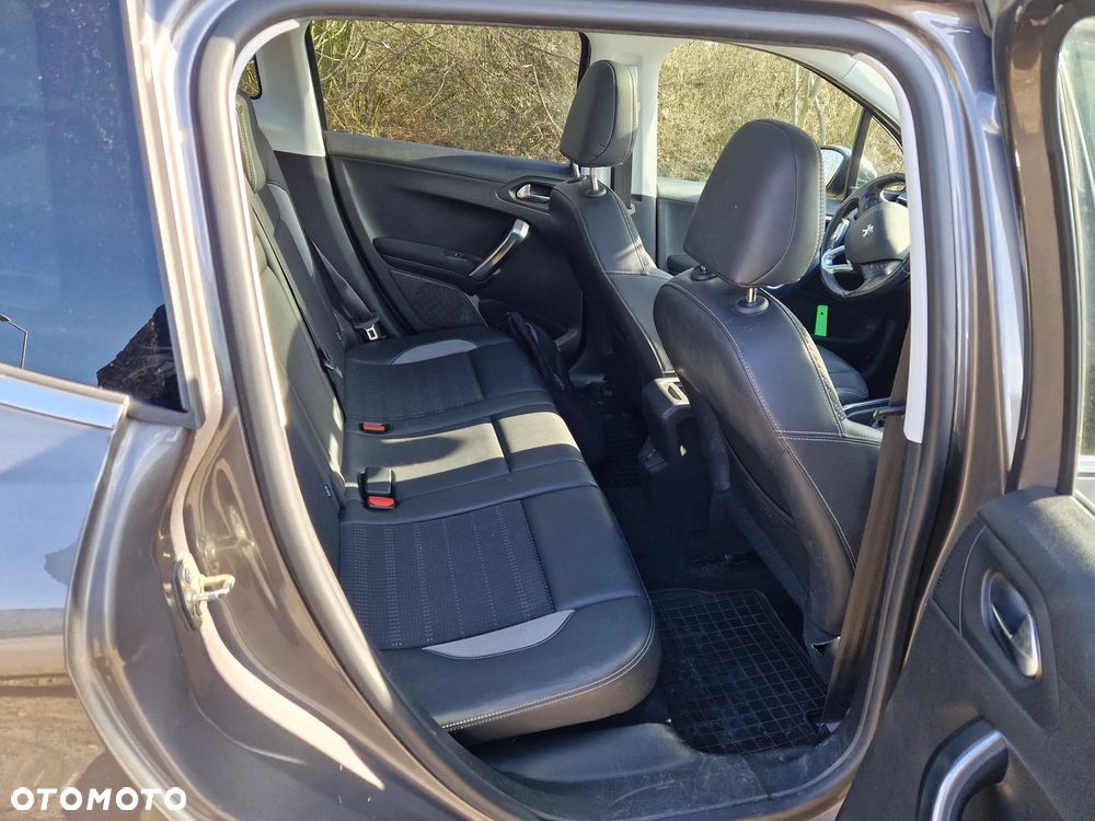 Peugeot 2008 - 9