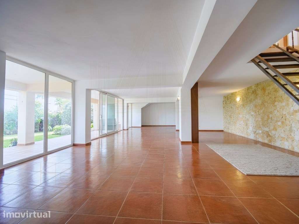 EXCLUSIVO | Moradia Isolada T4 com Vista para a Serra da Arrábida - Grande imagem: 4/40
