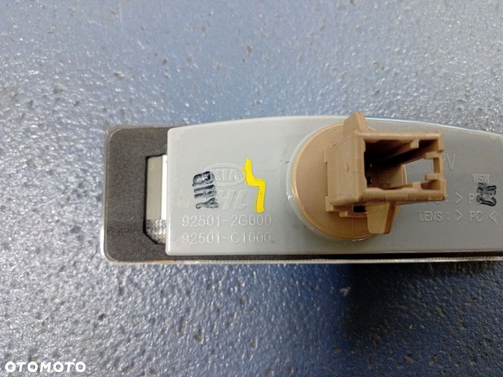 KIA CEED III HB LAMPKA TABLICY 92501-2G000 - 3