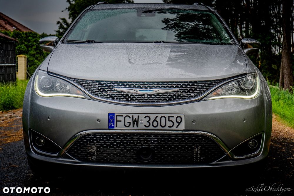 Chrysler Pacifica - 11